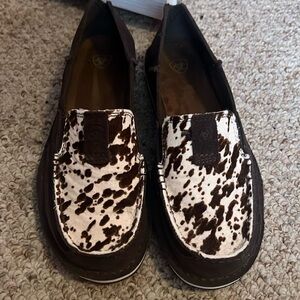 Women’s size 8
Ariat cowhide
Never worn
NWOT